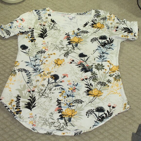 LuLaRoe Women's Size Medium Short Sleeve Floral Top V Neck T-shirt - Picture 1 of 4